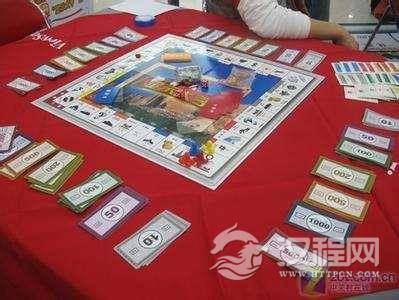 世界上玩者最多的棋盘游戏，它是一款多人参加的图版策划游戏