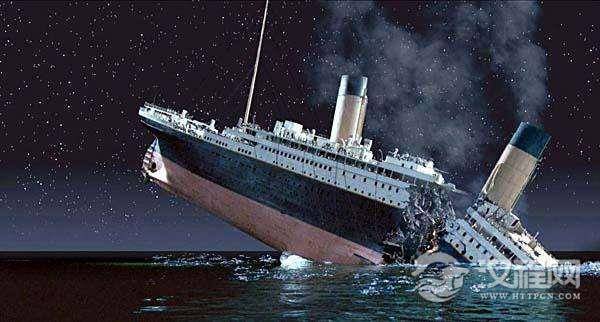 历史上最大的海难最大的豪华客轮因撞上冰山而沉没，导致1500余人遇难