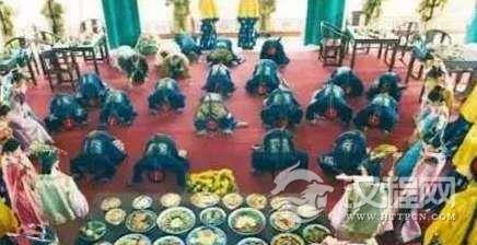 真实的清宫，男性和女性不能同桌而食！