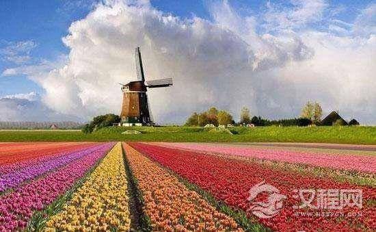 全球最大的玫瑰产地保加利亚，位于欧洲南部巴尔干半岛的东南