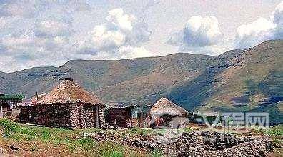 海拔最高的国家，全国所有的土地都在海拔1000米以上