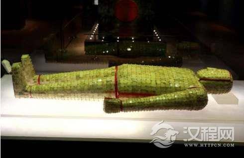 盗墓贼面对金缕玉衣为什么不全部拿走？而是只要金丝呢？这是怎么回事？