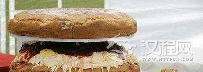 世界最大烤饼比普通烤饼大700倍，花了整整18个钟头才冷却下来