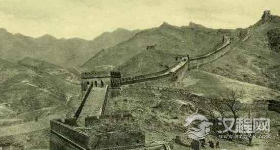 古代没有水泥，那么长城是用什么修建的？