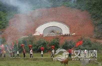 农村俗语“屋对垭口，坟对尖”是什么意思？有什么讲究