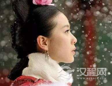 康熙最宠爱的女儿固伦荣宪，身穿龙袍下葬，死后被扒光