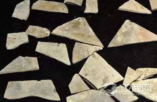 古墓中奇怪文物之谜，难倒考古学家