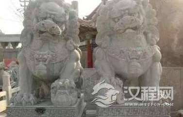 古人为什么在大门前摆一对石狮子？石狮子的来源是什么？
