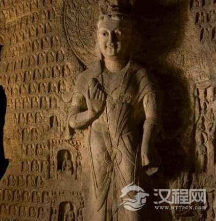 菩萨：“菩提萨埵”之略称，求道求大觉之人、求道之大心人