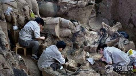 明朝古庙挖出500年前的酒，工人想喝被禁止