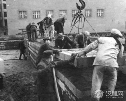 第一次柏林危机是在哪一年结束的 为什么没有激化到武装冲突