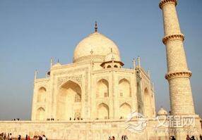 泰姬陵对面的废墟是传说中的“黑色泰姬陵”？