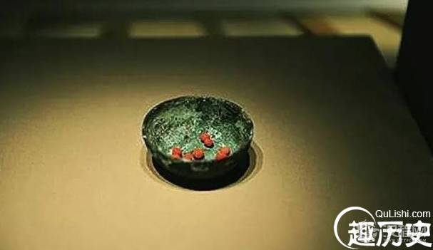 东晋墓中出土了几颗红色丹丸，古代长生药的真面目