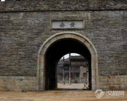 古代城门都是朝里开的 为什么古人要这么设计呢