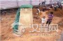 南京挖到一个太监墓 棺材竟然悬在半空中?