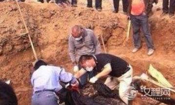 江苏连云港出土一具女尸，打开棺材时尸体发出怪声
