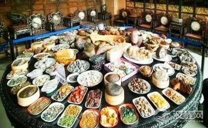 皇帝每天吃上百道菜，吃不完的剩菜怎么处理？