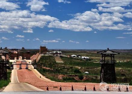 秦始皇下令修建的秦直道,为什么路上一直都没有一根杂草?