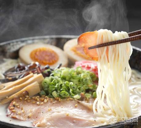 日本拉面的诞生背景是什么？揭秘日式拉面的起源
