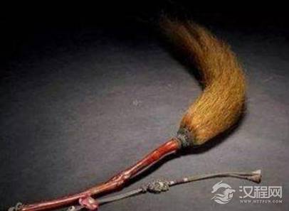 太监手中为什么要手中拿着拂尘呢 这个拂尘到底是用来干嘛的