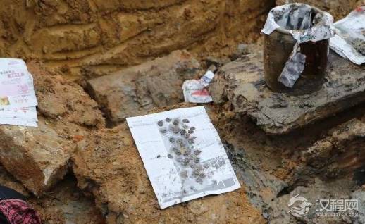 广西出土明代古墓，竟发现一块瑞士手表