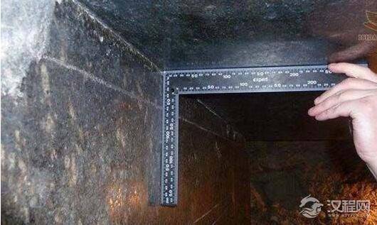 埃及古墓现飞机模型:或刷新最早出现飞机时间