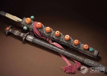 清朝人佩剑为什么刀尖在前而刀在后面 这么做到底有什么意义