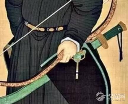 满清的侍卫为何要将腰刀反着带 关键时候能拔出来吗