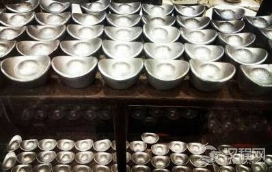 清朝皇后一年的俸禄是一千两 换做现在是多少钱