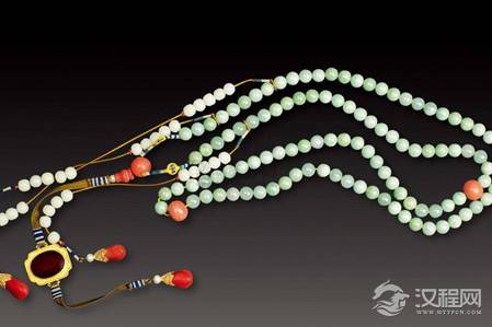 清朝官员身上到的朝珠有什么含义 这朝珠和佛珠有什么区别