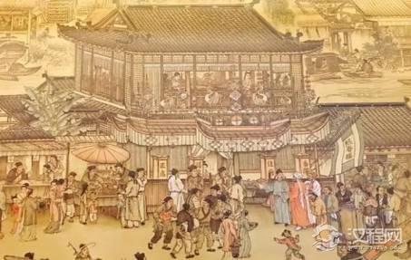 南宋的都城临安府的总体布局是怎样的？又有怎样的建筑形态？