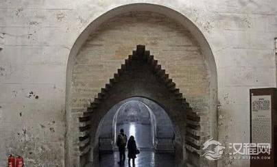 皇帝地宫反锁的时候，最后一个工匠怎么出来？