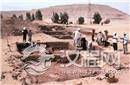 埃及发现“失踪法老”墓地 石碑刻神秘符号