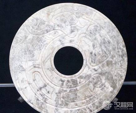 和氏璧是圆形有孔的玉石 和氏璧是怎么做成四四方方的玉玺的