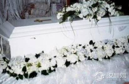 古代棺材都是埋葬死人用的 为何会出现五颜六色的棺材呢