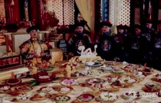 古代皇帝吃不完的饭菜，最后都是怎么处理的？