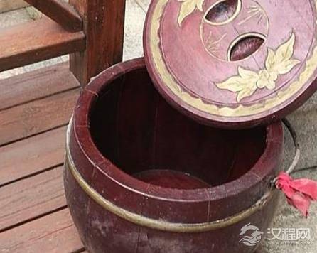 皇宫中没有厕所 那么妃子们想方便的时候怎么办