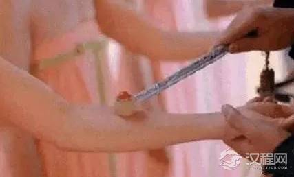 古人是怎么一眼就能看出女子被破身的 看这个地方一眼就能看出