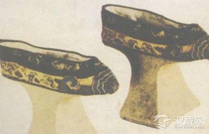 揭秘：历史上的清代宫廷女子一般都穿什么鞋？