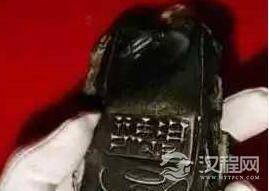 考古学家发现800年前的手机 疑为外星人留下?
