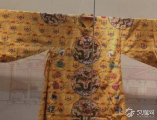 古代皇帝的龙袍多久洗一次？天天身穿龙袍身上会有味道吗？