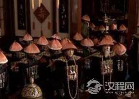 清朝大臣面见皇帝，拍袖子代表了什么？他们为什么要这么做