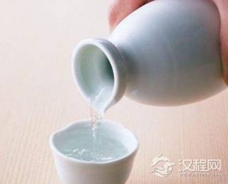 古人喝酒为何都要筛一遍呢 这么做到底是为了什么