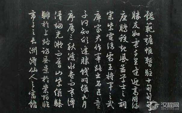 王勃名作《滕王阁序》是在什么背景下创作的？