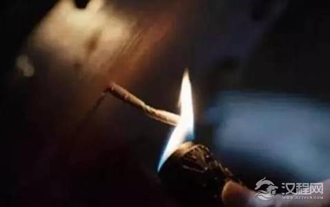 古代的火折子的制作原理是什么？为什么一吹就能冒火？