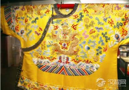 为什么从秦始皇之后的龙袍会变成黄色 最后是怎么演变下去的