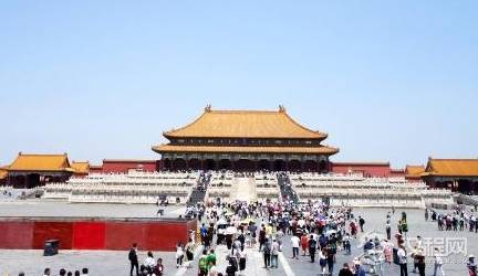 故宫已经对外开放了那么多年了 故宫的房顶上为何没有鸟在上边停留过