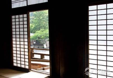 古代窗户都是纸做的 难道不怕下雨天吗