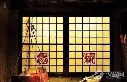 古代没有玻璃只能用纸糊窗户 为什么古人不怕雨淋呢