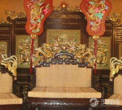 皇帝的龙椅是什么做的 为何历经两个朝代都是金闪闪的呢